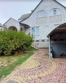 Продаж будинку з гаражем і ділянкою на 15 соток, смт. Стрижавка