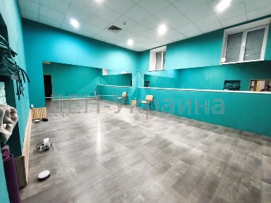 Комерційне приміщення 134 кв. м біля 2х ст метро Звіринецька, Либідська