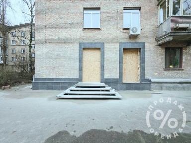 Печерськ, фасадне приміщення 54 м2, перший поверх, окремий вхід