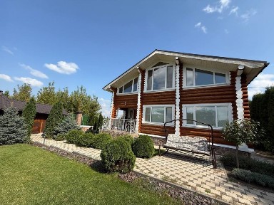 Будинок у місті Буча