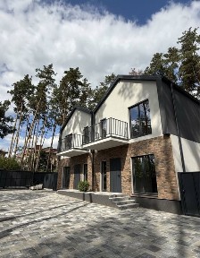 Таунхаус в місті Буча