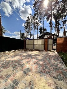 Таунхаус в лісовій частині.