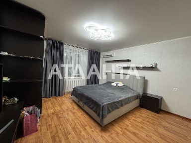 Трехкомнатная квартира, Щорса, Приват Банк, Свет всегда, Средний этаж