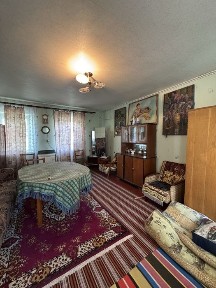 Продам будинок у місті.