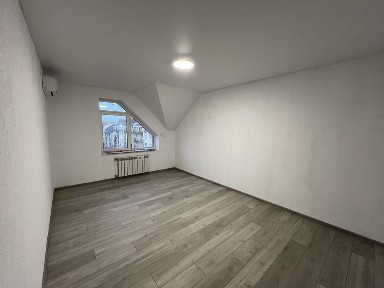 Продаж двокімнатної, є газ, будинок зданий Боздош