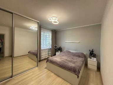 Продаж 2к квартири 68 м² з ремонтом, ЖК Новодарницький