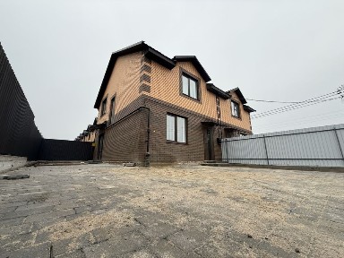 Продам боковий таунхаус з ремотом