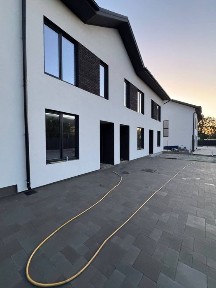 Таунхаус з великим подвір'ям 9×6 метрів. Вихід в парк 