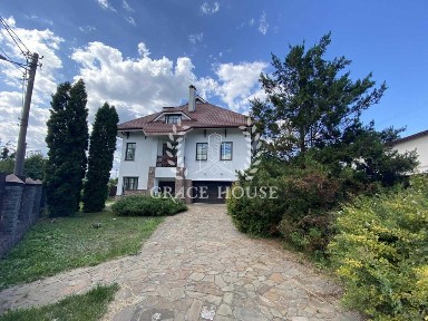 Аренда дома (400м) под офис, Совки, <a href='/newbuilding/6388/view/zk-solomenskii'>Соломенский</a> р-н, 5 комнат гараж