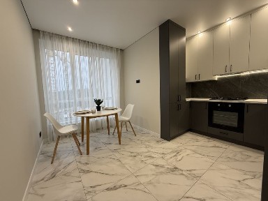 1 к квартира з ремонтом та газом