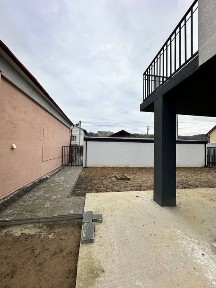 Продаж таунхаусу / Підлипники