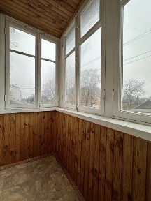 Р-н Круг2 кімнатна сталінка 33м2,автономне опалення, житловий стан.