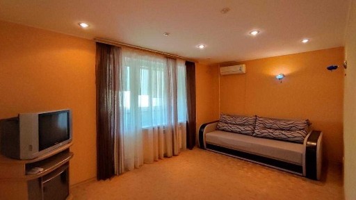 Актуальна! 1-кім на Пісках (ромакс)