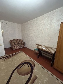 Продам 1 комнатную квартиру на 10мкр, левый берег