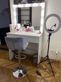 Оренда робочого місця брови/манікюр