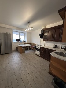 Продаю простору 3 кімнатну квартиру!