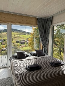 Котедж в горах з чаном-джакузі