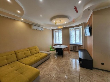 3 кімнатна квартира. Кімнати роздільні. 3 лоджії. Будинок-червона цегла