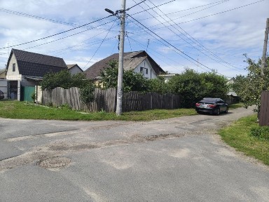 В продажу Пів будинку Мальованка всі зручності централізовані, наявні.