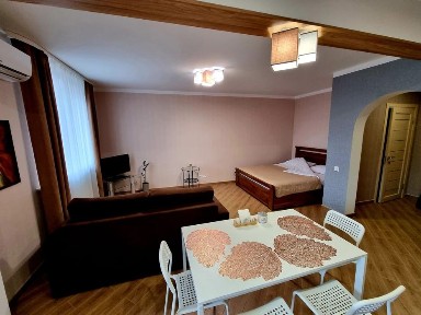 Подобово та погодинно•Авто та залізничний вокзал