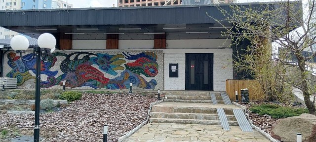 Здається окремо стояча будiвля пiд ресторан Теремки-1 прт. Глушкова