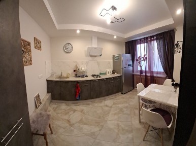 1-на кВ. Макд. Світло є.