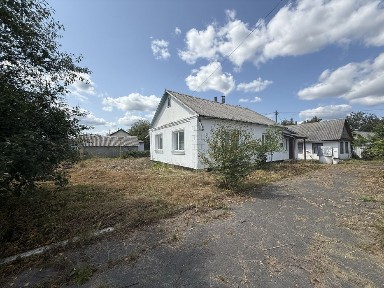 Продам будинок в гарному місці.