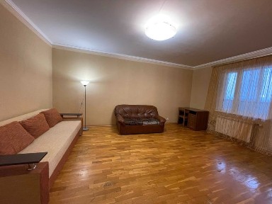 2 кімнатна квартира біля м. Харківська