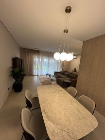 Продаж сучасного таунхаусу