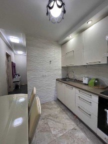 Продаж світлої 1-кімнатної квартири по вул. Новомістенська