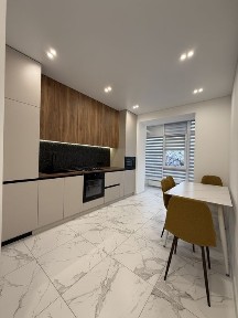 Продам укомплектовану однокімнатну квартиру в центрі Ів-Фран. ВЛАСНИК