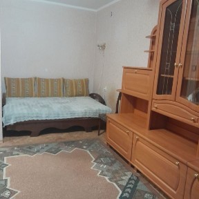 Гарна квартира біля зупинки