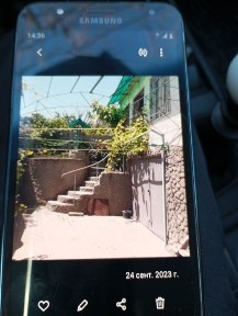 Дача все удобства во дворе, есть свет вода в колодце. Первий этаж полупо