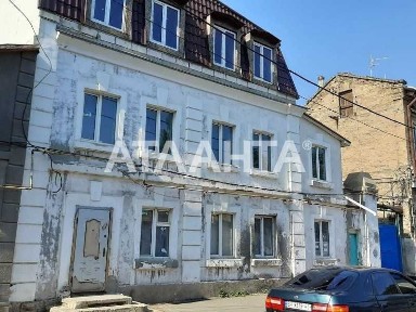 Продаж фасадної будівлі в центральній частині міста.