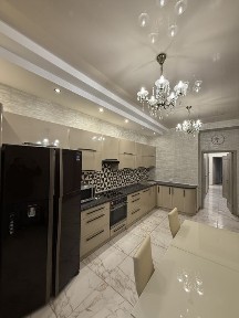 Сдается 4 комнатная квартира. Закрытый двор. Новый дом. Славянск.