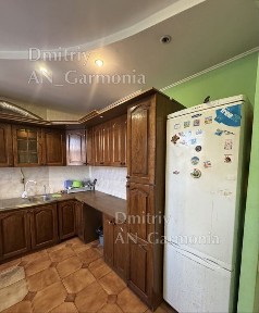 4-к Зыгина, Рядом трц Киев