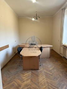 Оренда офісу у центрі з охороною та паркомісцями по вул. Тютюнників