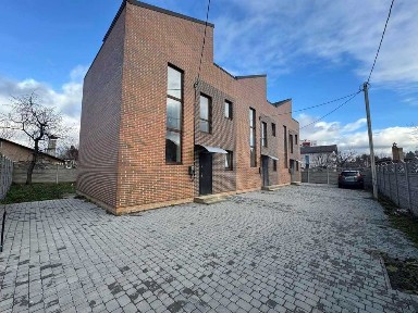 Продаж сучасного двоповерхового таунхауса на Старому місті