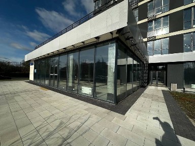 Продаж комерційного, фасадного приміщення в ЖК 