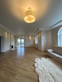 Капітальний будинок з виглядом на ліс, є своя Баня