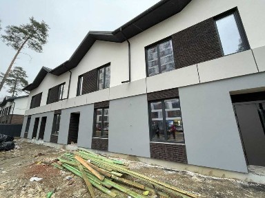 Таунхауси 90 м² у центрі міста з власним двориком