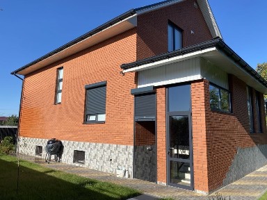 14 км Киев. Новый кирпичный дом с ремонтом. Есть большой подвал