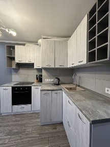 Продам 1-комн квартиру на Черемушках, с ремонтом.