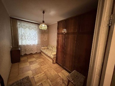 3 комн. кв. в доме из красного кирпича, 2 этаж / ул. Королева /Таирова