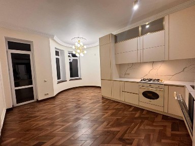 Продається ексклюзивний будинок в Центрі