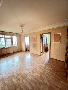 Продаж 4 кімнатної квартири біля АТБ