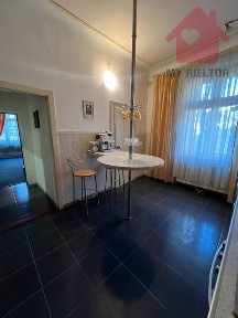 Продаж трикімнатної квартири пл. Корятовича.