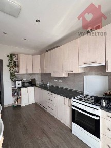 Продаж двокімнатної квартири по вул. Тлехаса