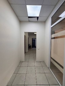 Оренда офісного приміщення зі своім входом. Світло є! Центр