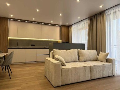 Двокімнатна з стильним ремонтом біля річки